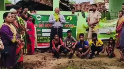 ରେଢାଖୋଲ: ପଡିଆବାହାଲ ବନାଞ୍ଚଳ ଅଧିକାରୀଙ୍କ କାର୍ଯ୍ୟାଳୟ ପକ୍ଷରୁ ଭଟଲି, ଜାମଲୋଇ ଓ ଛାମୁଣ୍ଡା ଠାରେ 76 ତମ ବନ ମହୋତ୍ସବ ପାଳିତ