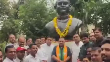 हरदा: एलआईजी कॉलोनी में भाजपा कार्यकर्ताओं ने मनाई डॉ. श्यामा प्रसाद मुखर्जी की जयंती, प्रतिमा पर किया गया माल्यार्पण