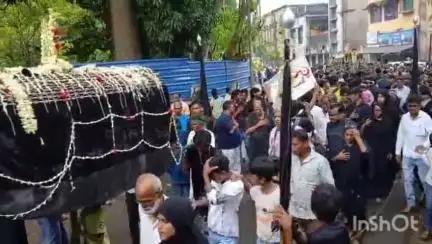 চুঁচুড়া-মগরা: ইমামবাড়া থেকে বের হল তাজিয়া সহযোগে মহরমের শোক মিছিল
