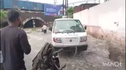 कटनी नगर: गायत्री नगर व मंगल नगर में तेज़ बारिश से रेलवे पुलिया में हुआ जल भराव; चौधरी मोहल्ले में भी घुसा पानी, लोग हुए परेशान