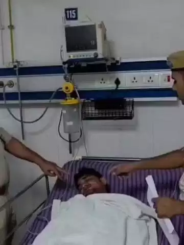 अलवर: शहर के जेल चौराहे के पास अज्ञात लोगों ने ट्रैफिक पुलिस कॉन्स्टेबल के साथ की मारपीट, कार के शीशे तोड़े