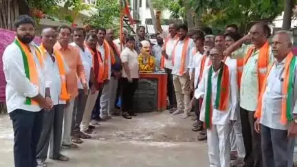 భీమవరం: బీజేపీ పట్టణ శాఖ ఆధ్వర్యంలో శ్యాం ప్రసాద్ ముఖర్జీ జయంతి సందర్భంగా ఘన నివాళి