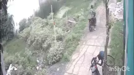 उज्जैन शहर: नागझिरी: अवंतिकापुरी में बिना नंबर की बाइक पर आए दो शातिर चोर, बाइक चोरी का सीसीटीवी फुटेज आया सामने