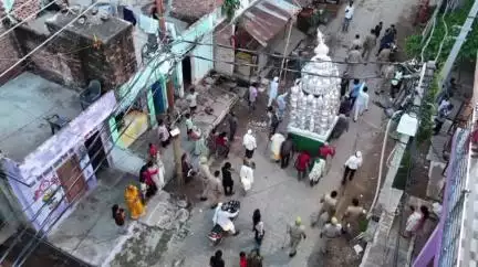 कर्वी: मोहर्रम जुलूस में कानून व्यवस्था बनाए रखने के लिए कर्वी शहर में ड्रोन कैमरे से संवेदनशील स्थानों पर की गई निगरानी