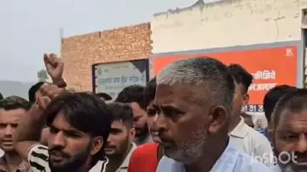 करनाल: नीलोखेड़ी ढांड रोड पर जाम, हैबतपुर गांव के किसान राजेश की बिजली के तार से मौत