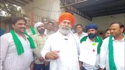 मुज़फ्फरनगर: कावड़ यात्रा मार्ग पर नेम प्लेट विवाद के बाद राकेश टिकैत ने वेज और नॉनवेज का पोस्टर जारी किया, कहा- हिंदू नेताओं राडवीर