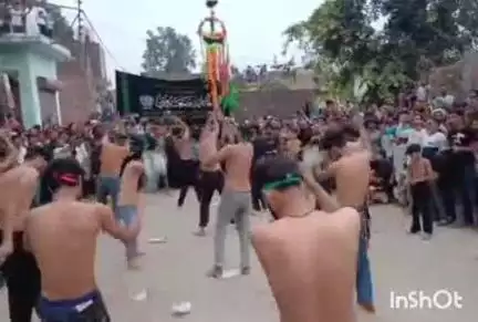 बेहट: मिर्ज़ापुर में शिया सौगवारों ने सीना छलनी कर गमगीन माहौल में मोहर्रम का जुलूस निकाला, कर्बला पर रोशनी डाली