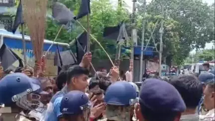 মন্তেশ্বর: মন্তেশ্বরে আহেমেদ হোসেন ও সিদ্দিকুল্লাহর মধ্যে, দর কষাকষির লড়াই - বললেন বিরোধী দলনেতা শুভেন্দু অধিকারী