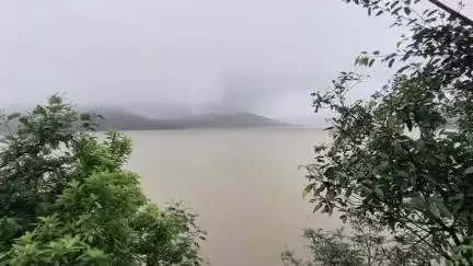 राधानगरी: राधानगरी धरणातील पाणीसाठा 77.39% — विसर्ग वाढला, पाटबंधारे विभागाकडून नागरिकांना इशारा.