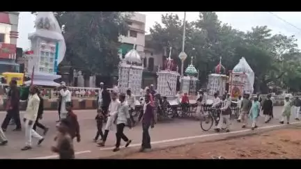 बड़ा मलेहरा: बड़ामलहरा में मुहर्रम पर निकला ताजियों का जुलूस, पुलिस सुरक्षा तैनात रही