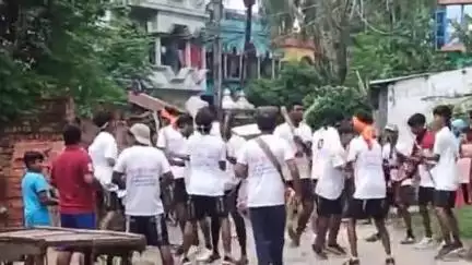 নাকাশিপাড়া: মহরম উপলক্ষে লাঠি খেলার আয়োজন বিক্রমপুর তরুণ সংঘের উদ্যোগে