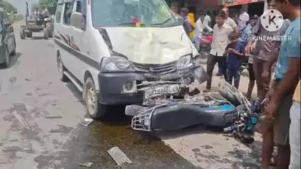 गुन्नौर: कस्बा धनारी के समीप तेज रफ्तार इको कार ने बाइक में मारी टक्कर, बाइक पर सवार दो महिलाओं सहित तीन लोग घायल