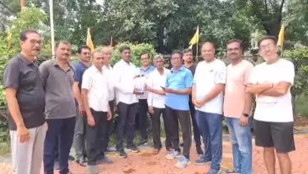 अकोला: अकोल्याच्या शेतकरी पुत्राने अहमदाबाद येथे क्रिकेट पंच परीक्षेत भारतातून पहिला येण्याचा मान पटकावला.