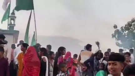 निचलौल: निचलौल कस्बा में मोहर्रम का जुलूस निकाला गया, दामोदरी पोखरा पर लगा मेला