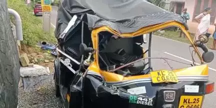 കൊട്ടാരക്കര: അഞ്ചലിൽ ഓട്ടോറിക്ഷയും കാറും കൂട്ടിയിടിച്ച് അപകടം, ഒരാൾ മരിച്ചു