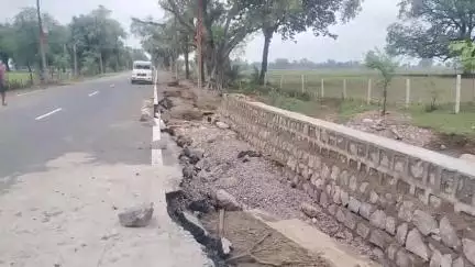 महरौनी: 133 करोड़ की लागत से बन रहा महरौनी-नाराहट मार्ग भ्रष्टाचार की भेंट चढ़ा, बारिश ने खोली पोल