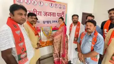 झुंझुनू: भाजपा कार्यालय में कार्यकर्ताओं ने जनसंघ के संस्थापक डॉ. श्यामा प्रसाद मुखर्जी की जन्म जयंती मनाई