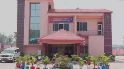 ଅନୁଗୋଳ: ଯାମ୍ବୁବାହାଳି ଗ୍ରାମ ନିକଟରେ ବିଦେଶୀ ମଦ କାରବାର କରୁଥିବା ଅଭିଯୋଗରେ ତିନି ଗିରଫ
