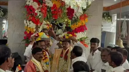 శ్రీలక్ష్మినరసింహ స్వామిని దర్శించుకున్న ఎంపీ బీకే పార్థసారథి