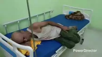 तेघरा: तेघड़ा में ट्रेन से गिरे बेहोश अधेड़ को स्थानीय लोगों ने तेघड़ा अस्पताल पहुंचाया