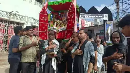 जौनपुर: नगर में या हुसैन की सदा के साथ अजादारों ने पढ़े नौहे और किया मातम