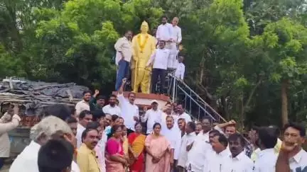 సత్తుపల్లి: సత్తుపల్లి ఎమ్మెల్యే మట్టా రాగమయి ఆధ్వర్యంలో భారతదేశ మాజీ ఉప ప్రధాని బాబు జగజీవన్ రావ్ వర్ధంతి వేడుకలు