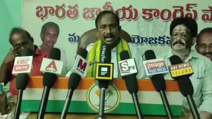 రాష్ట్రంలో త్వరలో వైఎస్ షర్మిల పాదయాత్ర : మండపేటలో రాష్ట్ర కాంగ్రెస్ పార్టీ కిసాన్ సెల్ అధ్యక్షుడు కామన ప్రభాకరరావు