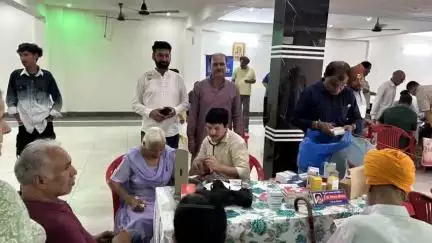 विनोबा बस्ती स्थित दुर्गा मंदिर में निःशुल्क स्वास्थ्य जांच शिविर में 647 लोगों की हुई जांच