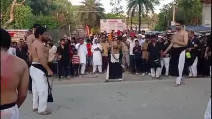 हुसैनगंज: इमाम हुसैन की याद में हुसैनगज प्रखंड के गांवों में निकला ताज़िया, जंजीरी मातम किया गया
