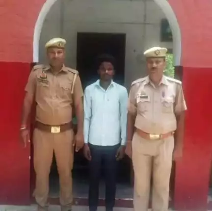 बीघापुर: बारासगवर थाना पुलिस ने लड़की को बहला-फुसलाकर भगा ले जाने वाले वांछित अभियुक्त को किया गिरफ्तार