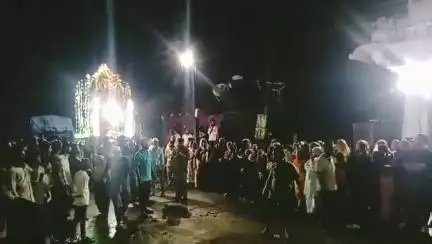 ಕಾರವಾರ: ನಗರದ ಕೆಇಬಿ ಬಳಿಯ ಮಸೀದಿಯಲ್ಲಿ ಶ್ರದ್ಧಾಭಕ್ತಿಯಿಂದ ಮೊಹರಂ ಆಚರಣೆ