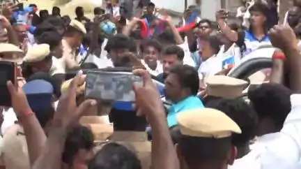 ஆத்தூர்: செந்தாரப்பட்டியில் கட்டப்படும் வரும் தொல்காப்பியர் மணிமண்டபத்தை பார்வையிட்டு, அவரது சிலைக்கு மாலை அணிவித்த திருமாவளவன்