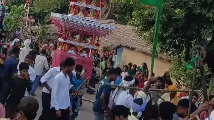 रीगा: रीगा प्रखंड में मुहर्रम पर निकला मातमी जुलूस, खेल और नारों से गूंजा माहौल