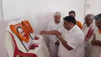 बेल्थरा रोड: बेल्थरारोड में पूर्व मंत्री की उपस्थिति में श्यामा प्रसाद मुखर्जी की जयंती पर संगोष्ठी का आयोजन