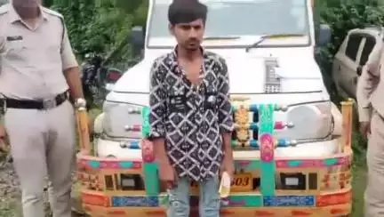 इछावर: रेहटी थाना पुलिस ने अवैध मछली परिवहन करते हुए एक महिंद्रा पिकअप और 273 किलो मछली की ज़ब्त