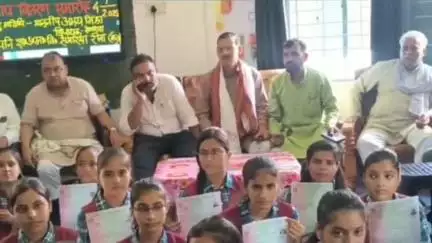 सेमरिया: सेमरिया विधायक अभय मिश्रा ने मेधावी छात्रों को सम्मानित किया, ₹25 हजार की राशि दी