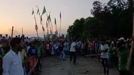 बैरिया: लौकरिया में प्रशासनिक चौकसी के बावजूद निकला मोहर्रम का अखाड़ा, 'या अली' के नारे से गूंजा इलाका