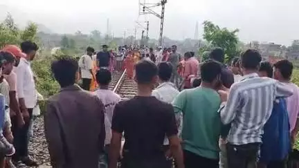 कोडरमा: कोडरमा में ट्रेन की चपेट में आने से एक युवक की मौत
