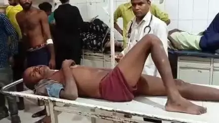 सीतापुर: थानगांव के पास सड़क पर तेज रफ़्तार चार पहिया वाहन ने बाइक को मारी जोरदार टक्कर, तीन लोग हुए घायल