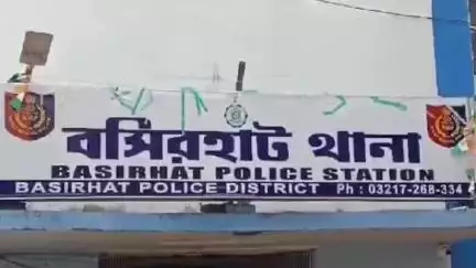 বসিরহাট ১: বসিরহাট থানা এলাকায় প্রেমে প্রত্যাখ্যান করায় ফেসবুকে ছবি বিকৃত করে ভাইরাল করার হুমকি