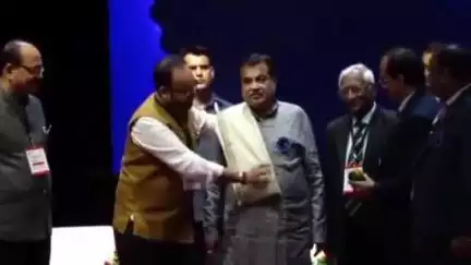नागपूर ग्रामीण: देशात गरीब वाढत  चाललेत आणि काही श्रीमंतांच्या हातात संपत्ती चालली आहे, केंद्रीय मंत्री गडकरी यांनी व्यक्त केली चिंता