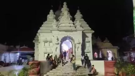 ସୁନ୍ଦରଗଡ ସହର: ରାଜ ବାଟି ଶ୍ରୀ ଜଗନ୍ନାଥ ମନ୍ଦିର ରେ ପ୍ରଭୁ ଶ୍ରୀ ଜଗନ୍ନାଥ ଙ୍କ ସୁନା ବେଶ ଦର୍ଶନ କଲେ ସହ ସହ ଭକ୍ତ