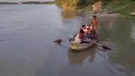 फतेहपुर: हाजीपुर गंग में गंगा नदी में नहाने गए 4 दोस्त डूबे, 3 को स्थानीय गोताखोरों ने निकाला व एक की तलाश जारी