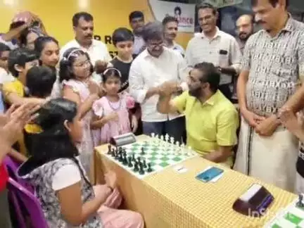 അമ്പലപ്പുഴ: ആലപ്പുഴ റിലയൻസ് മാളിൽ സെലക്ഷൻ ചെസ് ചാമ്പ്യൻഷിപ്പ് എച്ച്. സലാം എം.എൽ.എ ഉദ്ഘാടനം ചെയ്തു
