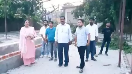 शिकोहाबाद: काशीराम कॉलोनी में अस्थाई गौशाला का चेयरमैन ने किया निरीक्षण, गौ माताओं को मिलेगा सुरक्षित स्थान