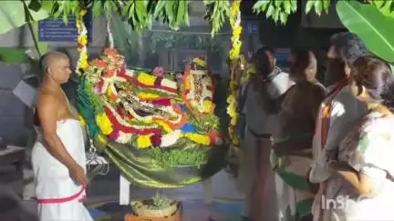 పూతలపట్టు: తొలి ఏకాదశి సందర్భంగా శ్రీదేవి భూదేవి సమేత వరదరాజుల స్వామి ఆలయంగా ఊంజల్ సేవ
