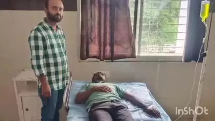 त्योंथर: कुठिला में बाबुल के पेड़ में उतरा 11000 केवी का करंट, चपेट में आया युवक, अस्पताल में इलाज जारी