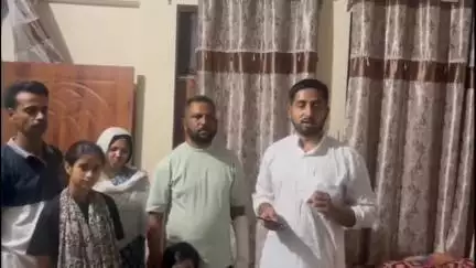 कुत्तों द्वारा 3 साल की बच्ची को घसीट कर ले जाने पर दरियाबाद कटहरे में मचा हड़कंप,कुत्ते लोगों को कर रहे घायल#jansamasya