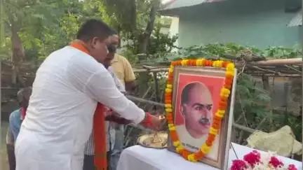 গাজোল: করর্কচ অঞ্চলে পন্ডিত ডঃ শ্যামাপ্রসাদ মুখার্জির জন্ম জয়ন্তী উদযাপন উপলক্ষে দুঃস্থদের মধ্য বস্ত্র বিতরণ কর্মসূচি হয়