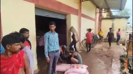 कोंडागांव: कोंडागांव सहकारी समितियों से किसानों को बांटे गए उर्वरकों के सैंपल अमानक पाए गए, उर्वरक निरीक्षक आनंद नेताम ने की पुष्टि